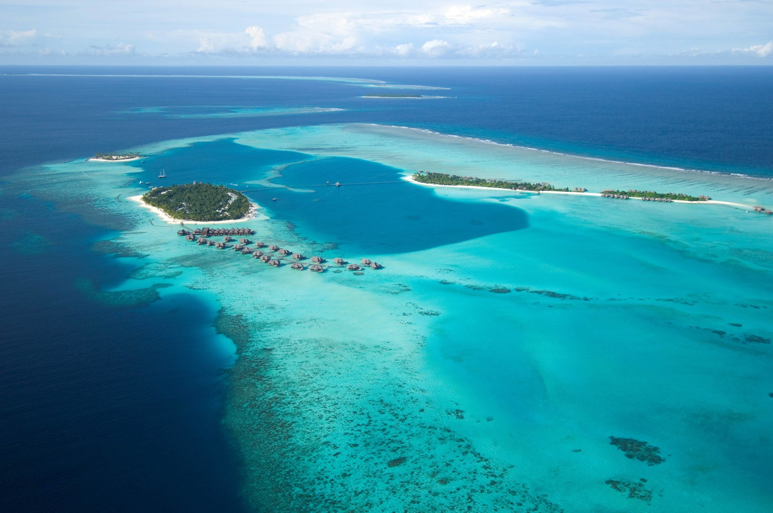 Какие острова индийского океана. Отель Conrad Rangali Island, Мальдивские острова. Индийский океан Мальдивы. Индийский океан Фуджейра. Мальдивы с высоты птичьего полета.